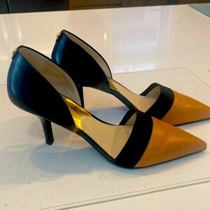 Michael Michael Kors clasic Heel Tan & Black
Worn once size :8.5
